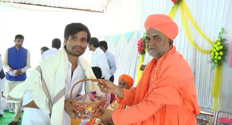 A younger member of the family offering the welcome to a Swamiji