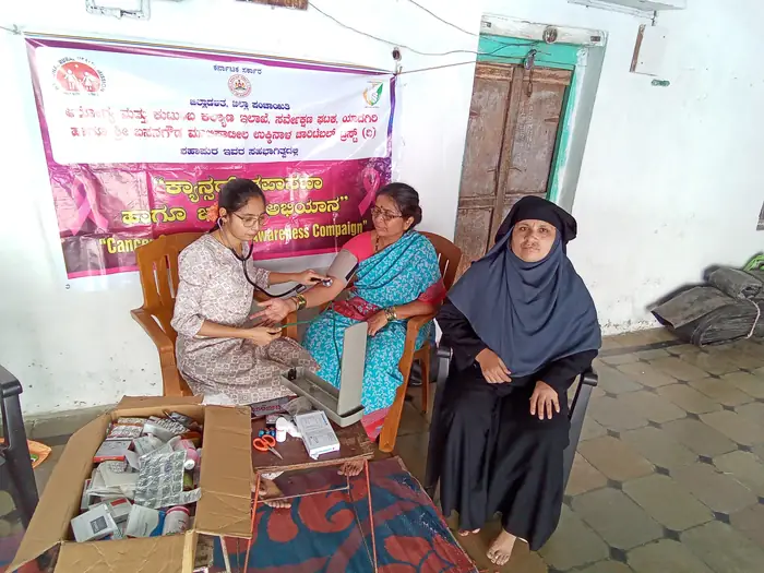 The screening team at work in a settlement of Shahapur taluk